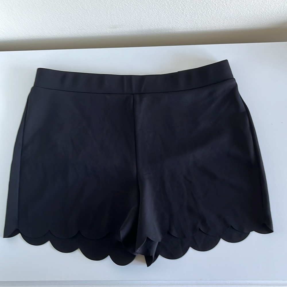Express Scalloped 2 1/2 inch inseam shorts